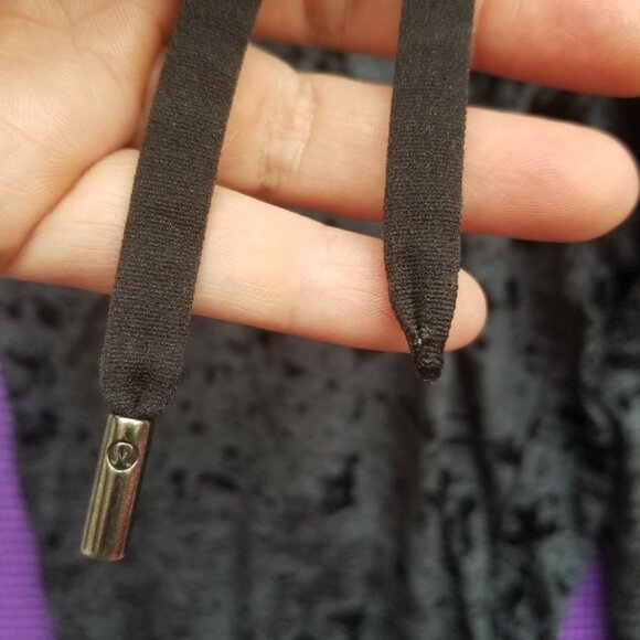 Lululemon Ready to Crush Jogger in Black, size 4 - Picture 8 of 8